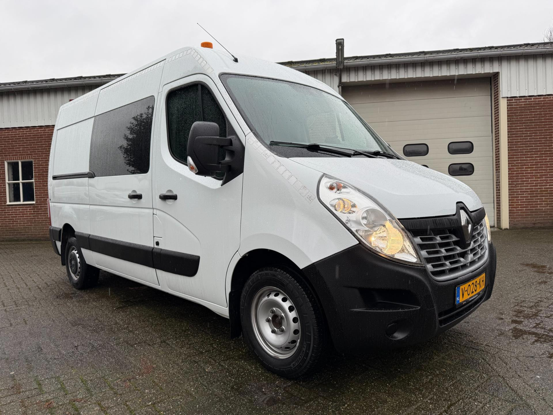 47132965-23.jpg
