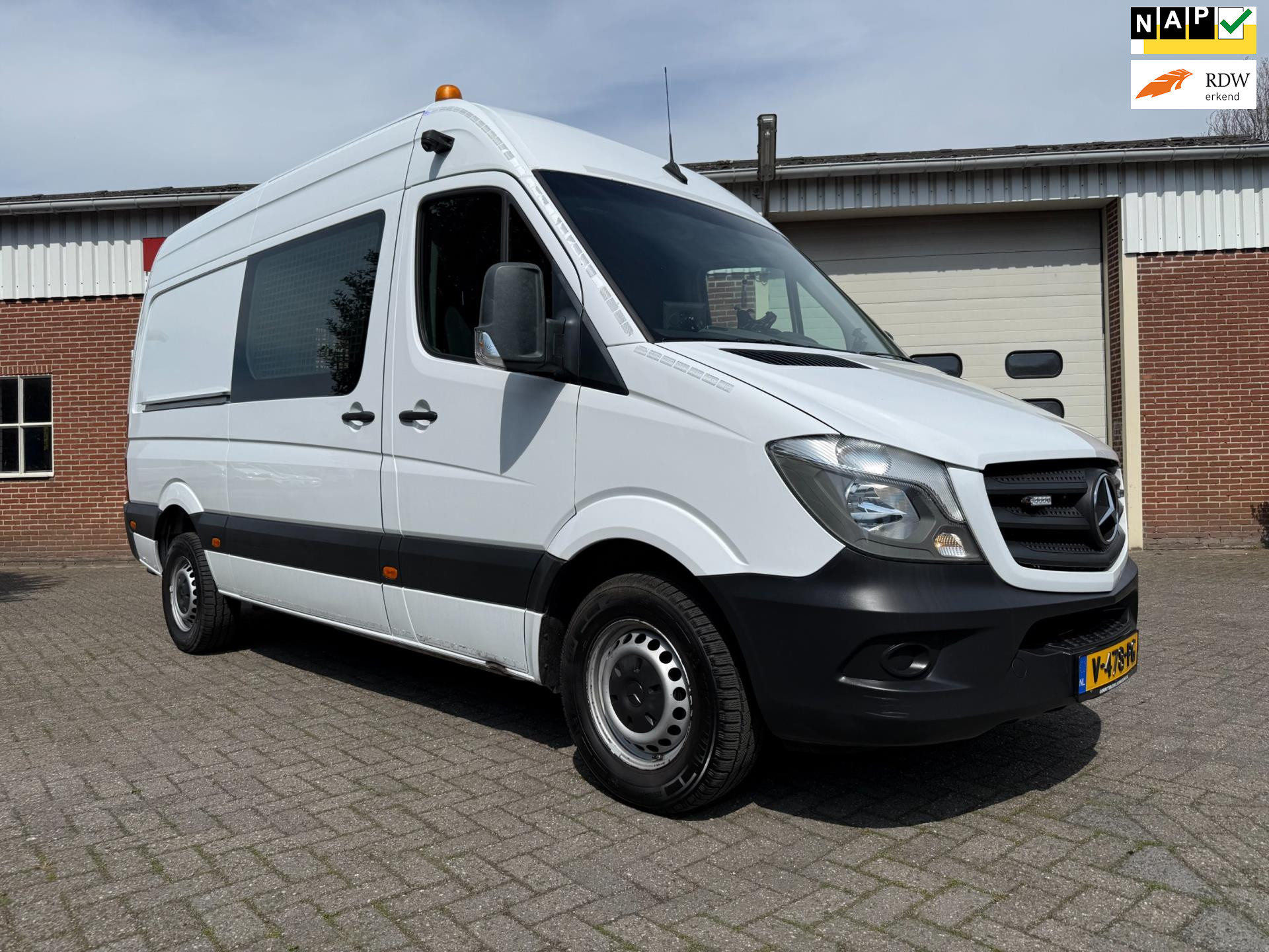 44518635-27.jpg