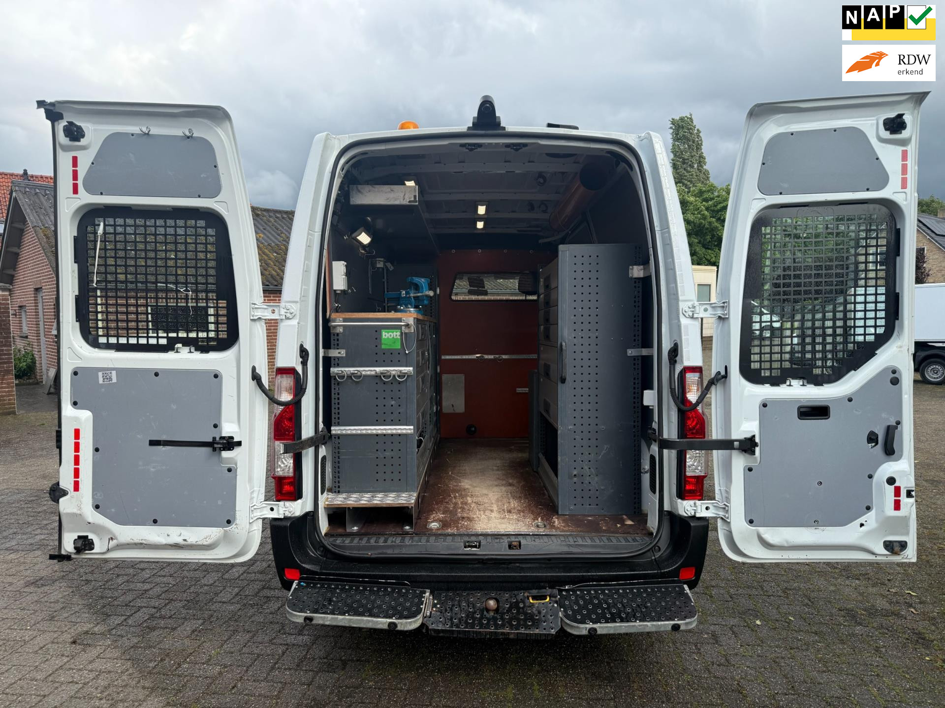 44859101-28.jpg