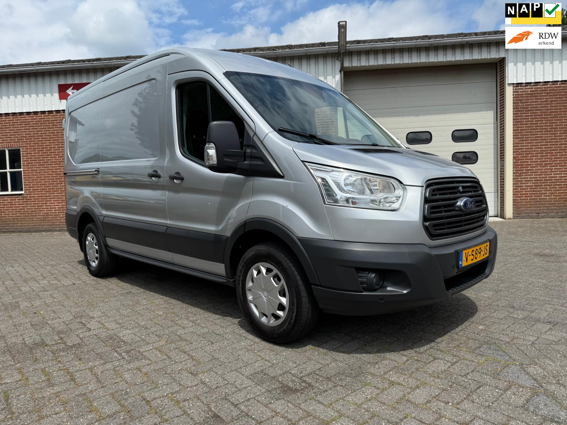 44518635-27.jpg