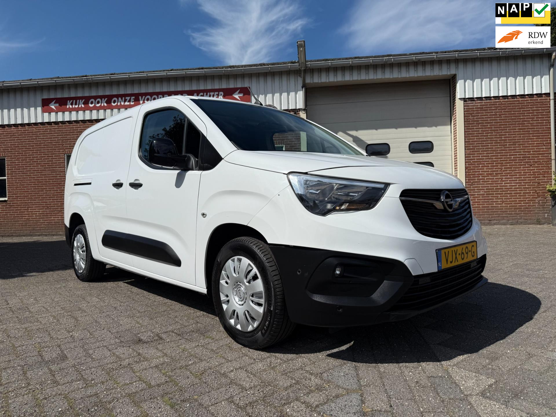 42161460-27.jpg