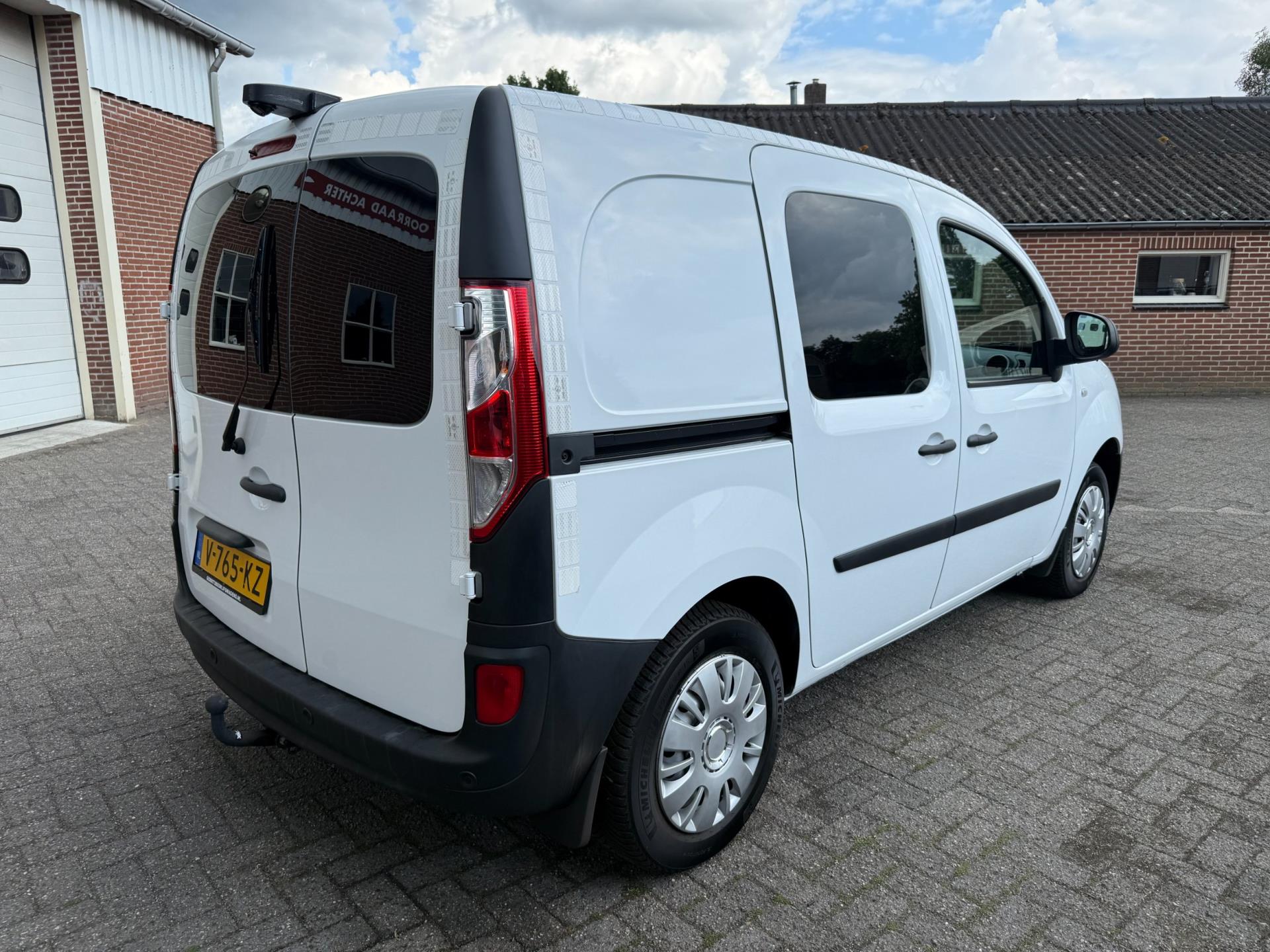 46544198-22.jpg