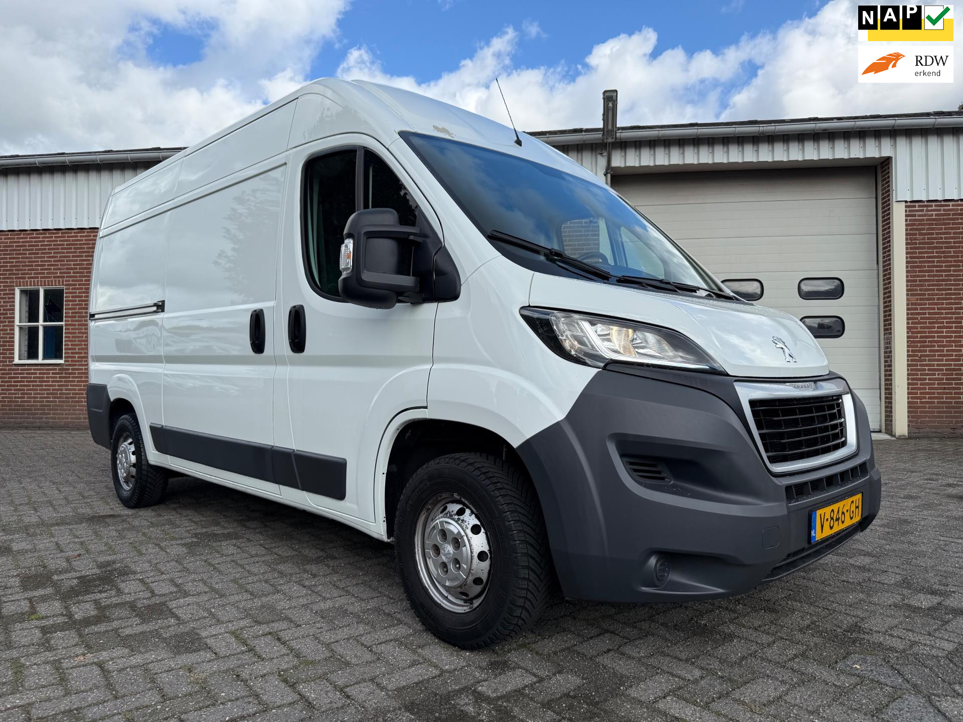 47132965-23.jpg