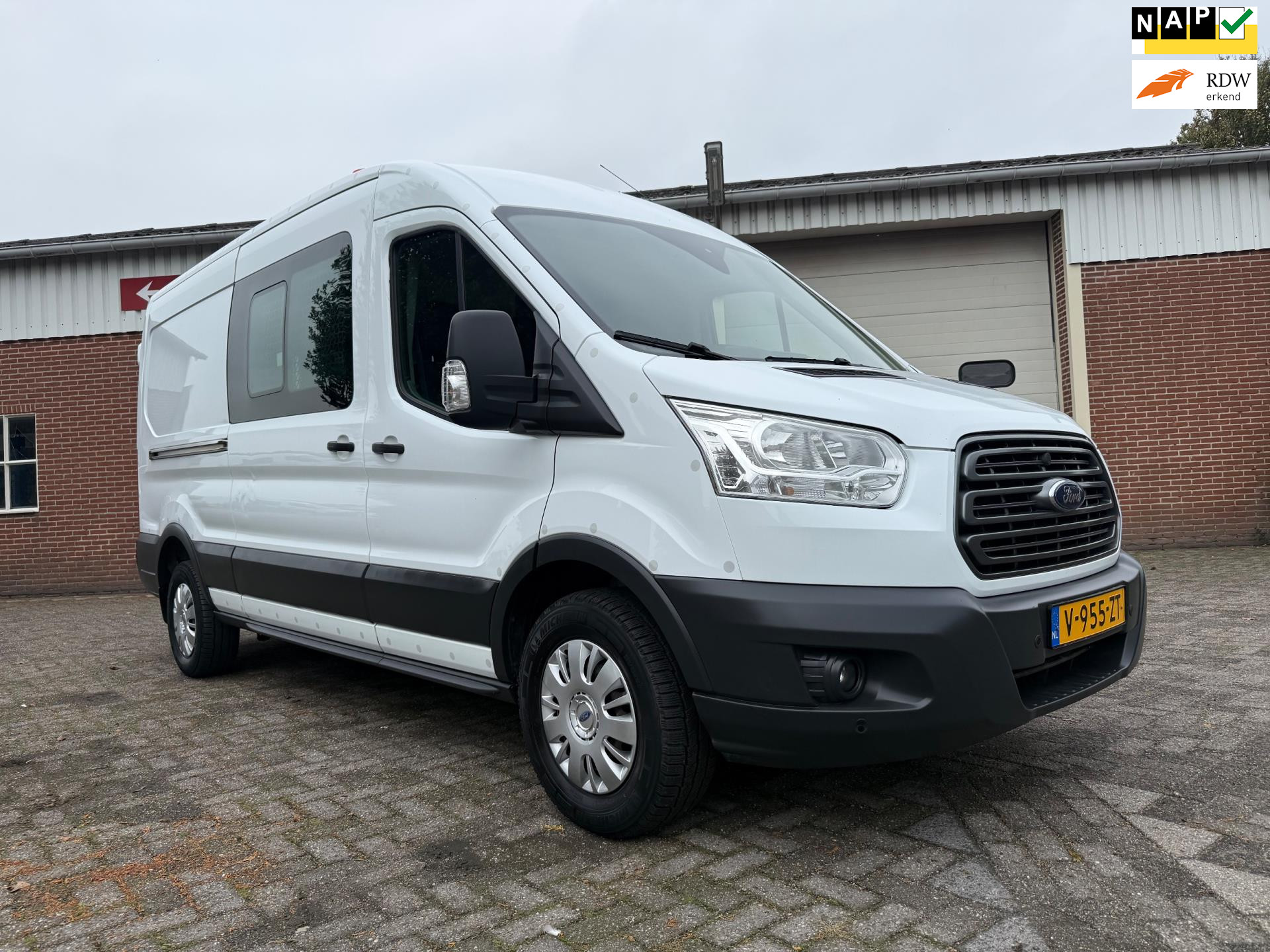 48607155-24.jpg