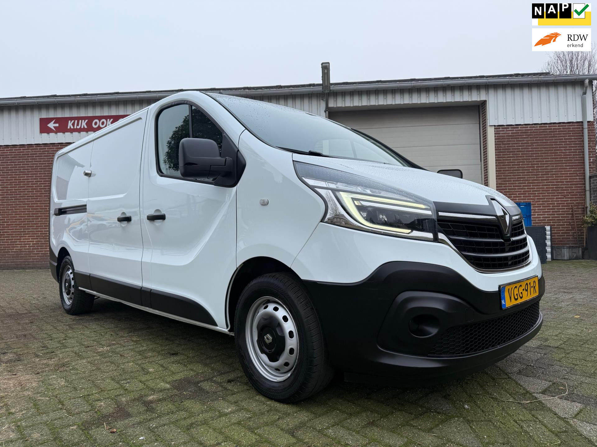 54729394-28.jpg
