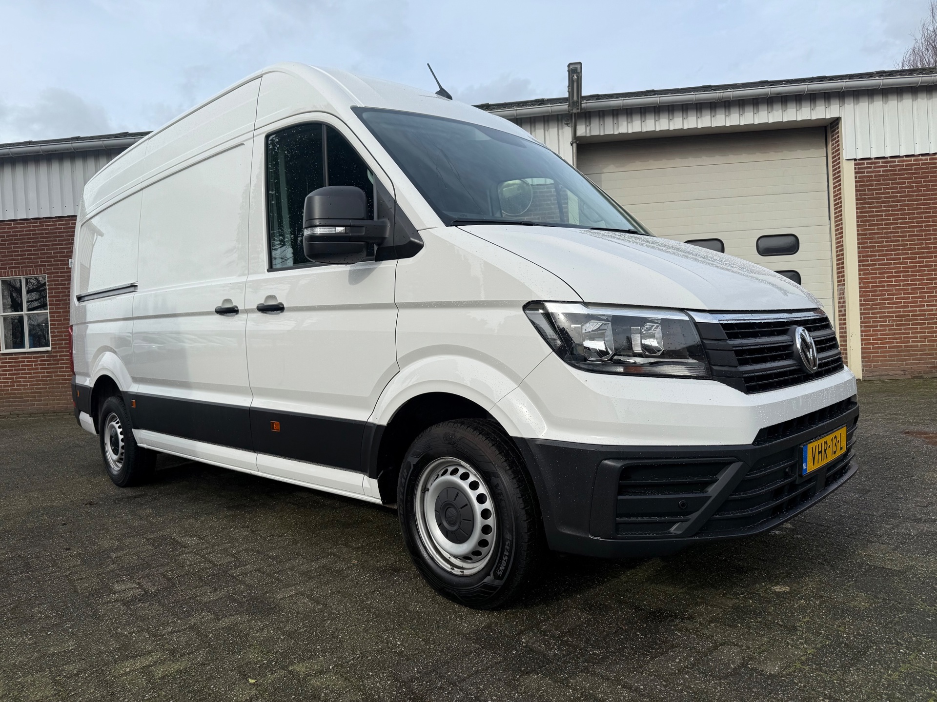 55963517-23.jpg