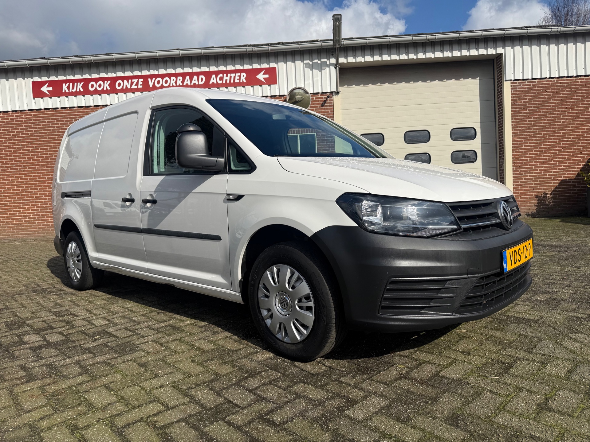 50332372-25.jpg