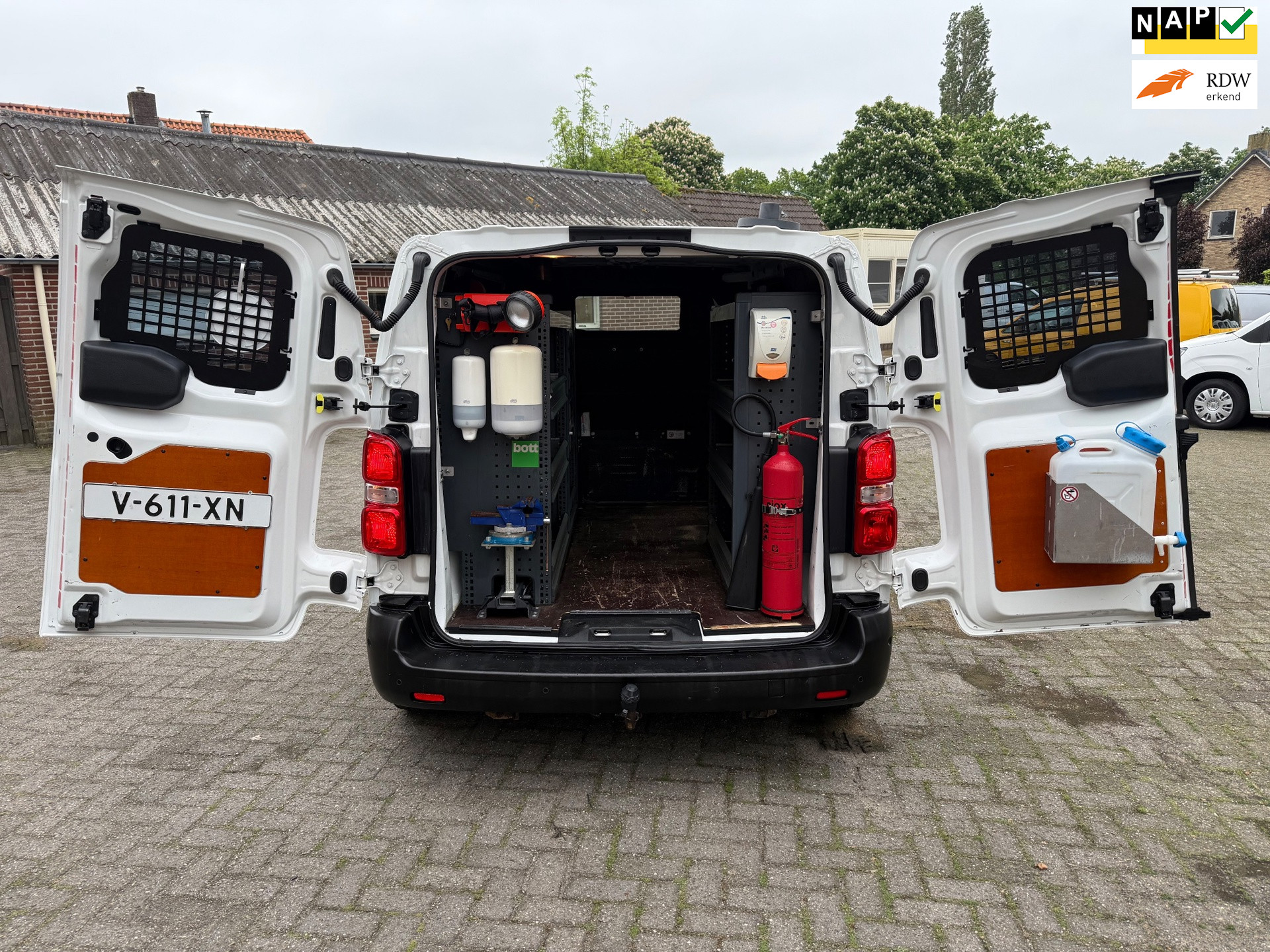 52725491-23.jpg