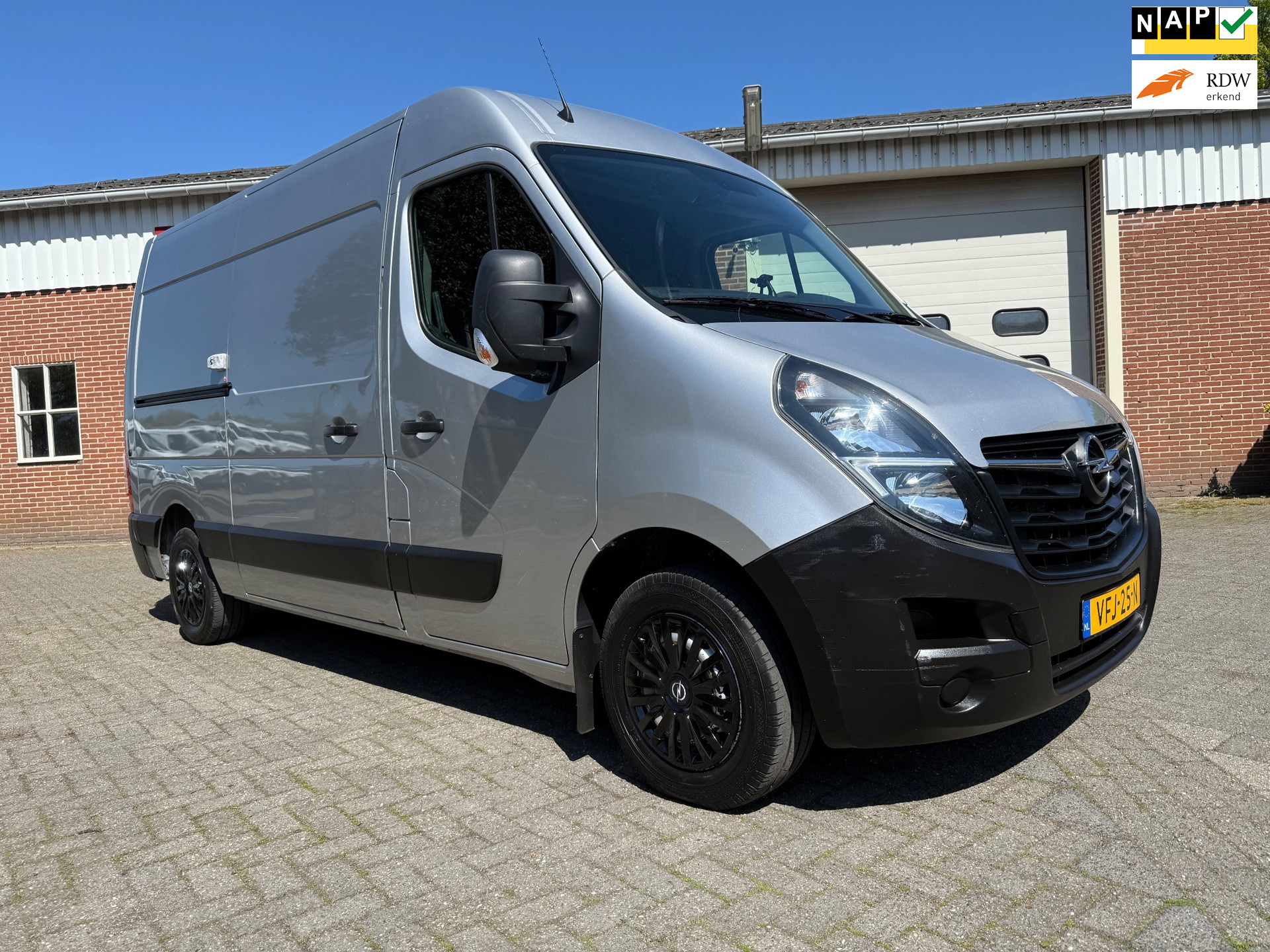 55963421-25.jpg
