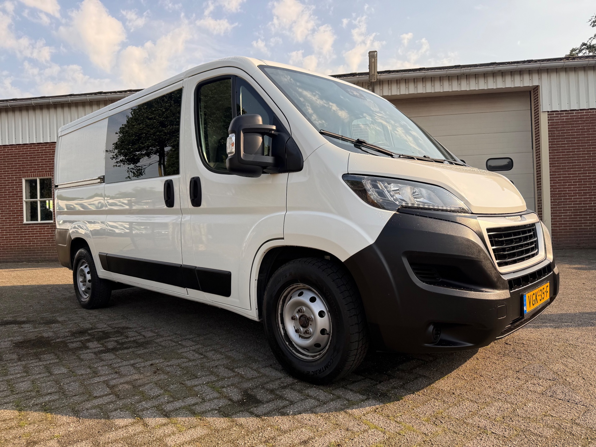 53308174-23.jpg