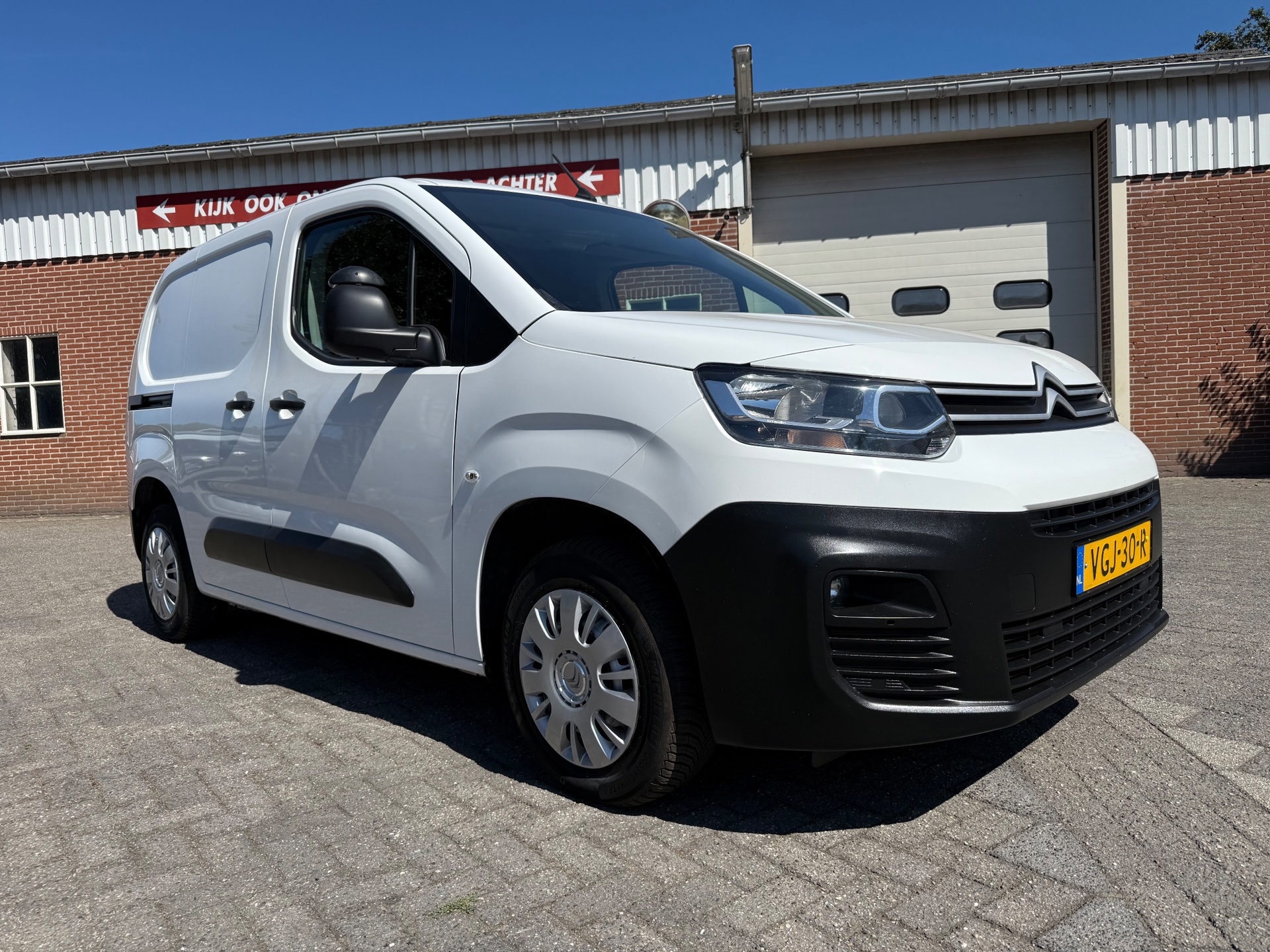 55698239-26.jpg